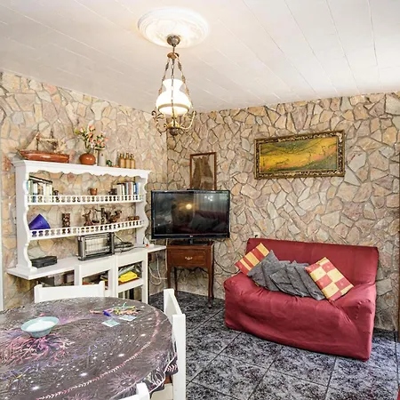 2 Bedroom Beautiful In 比德雷雷斯