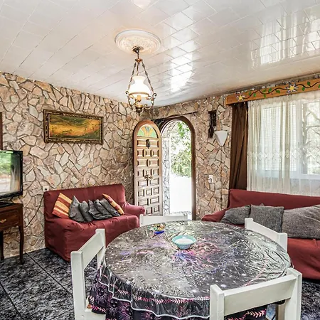 2 Bedroom Beautiful In * 比德雷雷斯