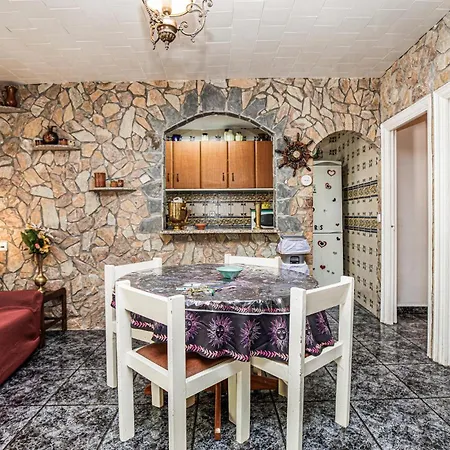 2 Bedroom Beautiful In 比德雷雷斯